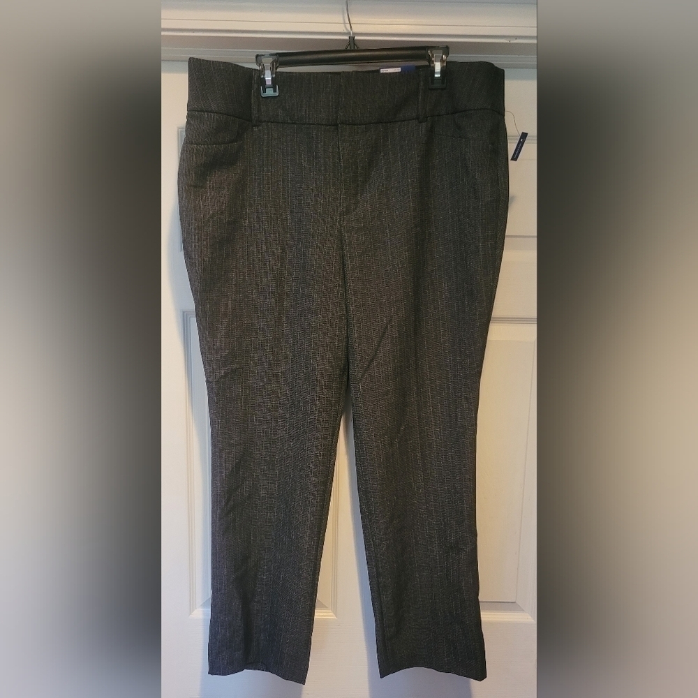 NWT $50 Women's Apt. 9 Mid Rise Boot Cut Tummy Control Dark Gray Black Pants NEW